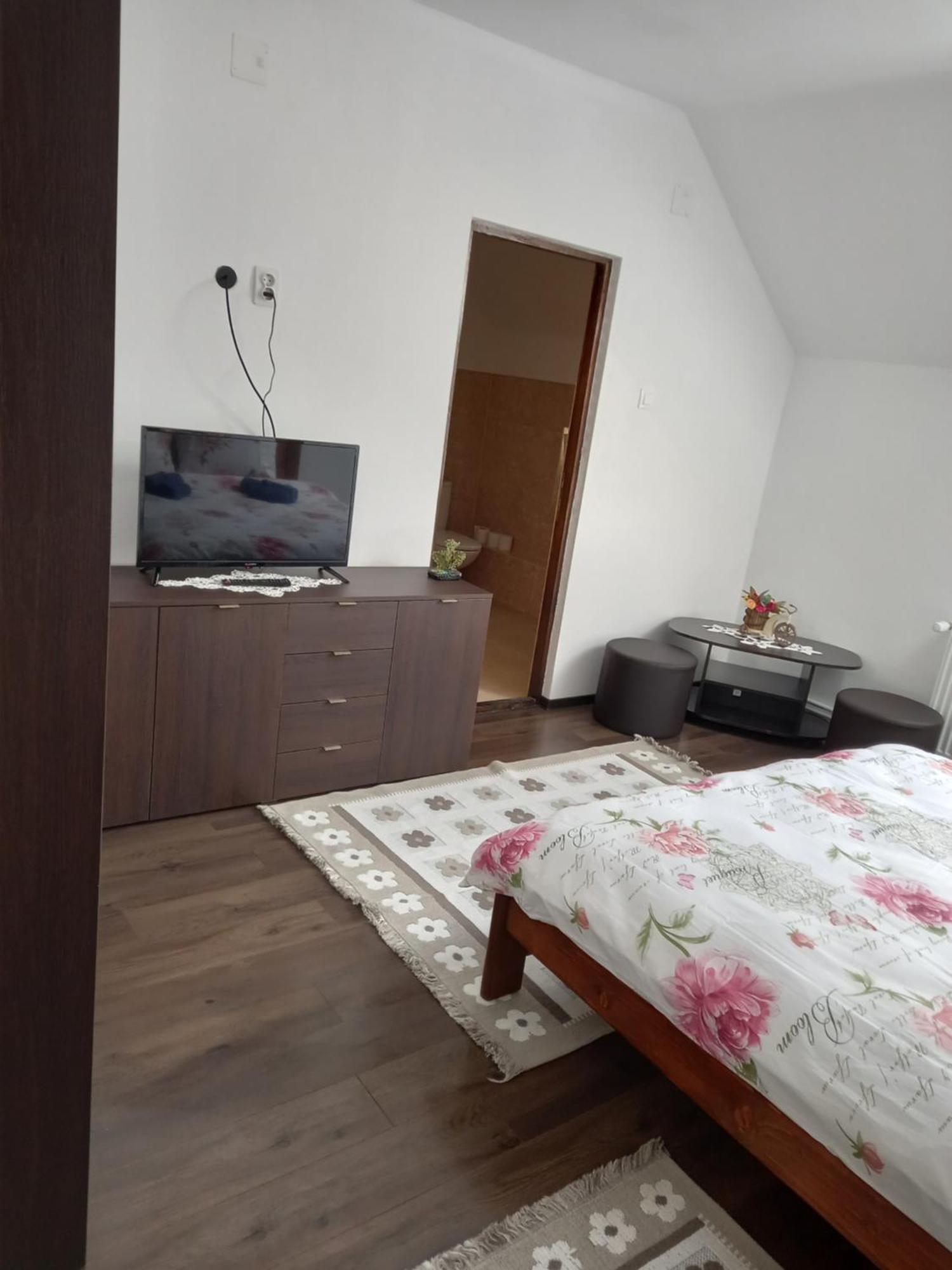 Casa Geanina Panzió Kolibica Kültér fotó